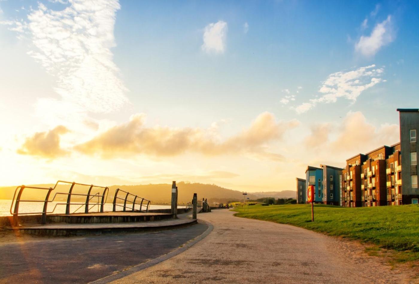 Sea View Apartment At The Beach! Llanelli Eksteriør bilde